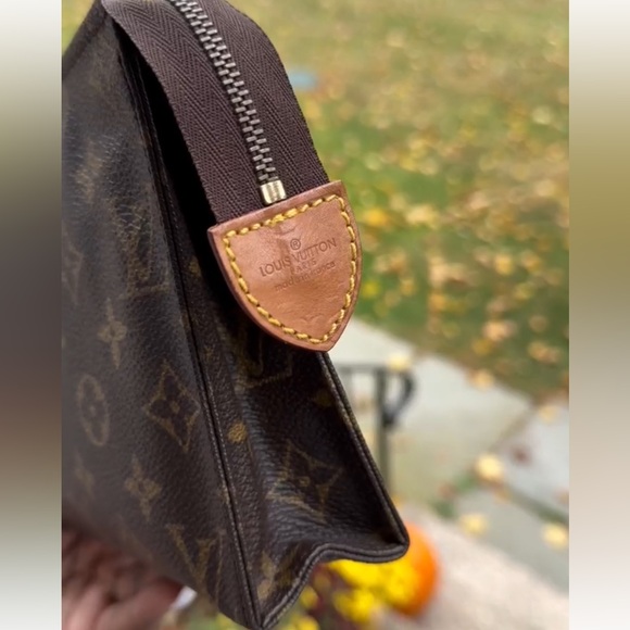 🔥LOUIS VUITTON🔥Toiletry pouch! Very very good condition! With COA! - Picture 9 of 11